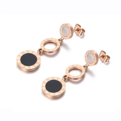 KOLCZYKI ZE STALI SZLACHETNEJ Z MASĄ PERŁOWĄ I EMALIĄ- CIFRA MADREPERLA ROSE GOLD