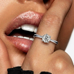 PIERŚCIONEK SOLITEROWY Z CYRKONIĄ- THE MOMENT