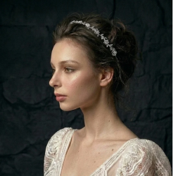 OPASKA Z KRYSZTAŁAMI BIZUTERIA DO WŁOSÓW- THE MOMENT