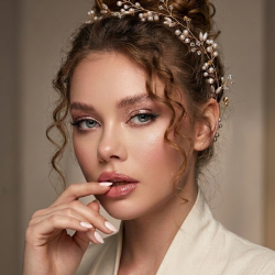 OZDOBA DO WÓSÓW W STYLU PERŁAMI I KORALIKAMI- THE MOMENT